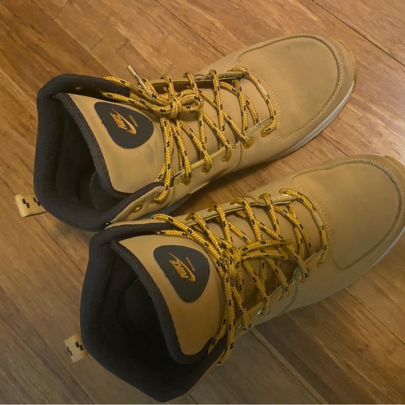 Nike Men\'s Tan High-Top Shoes